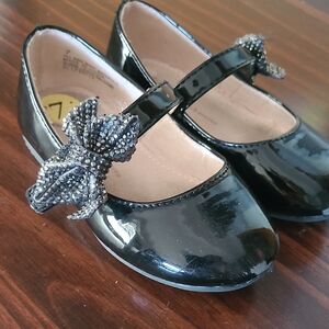 cupcakes & cashmere Girls' Black Patent Mary Janes with Rhinestone Bow
